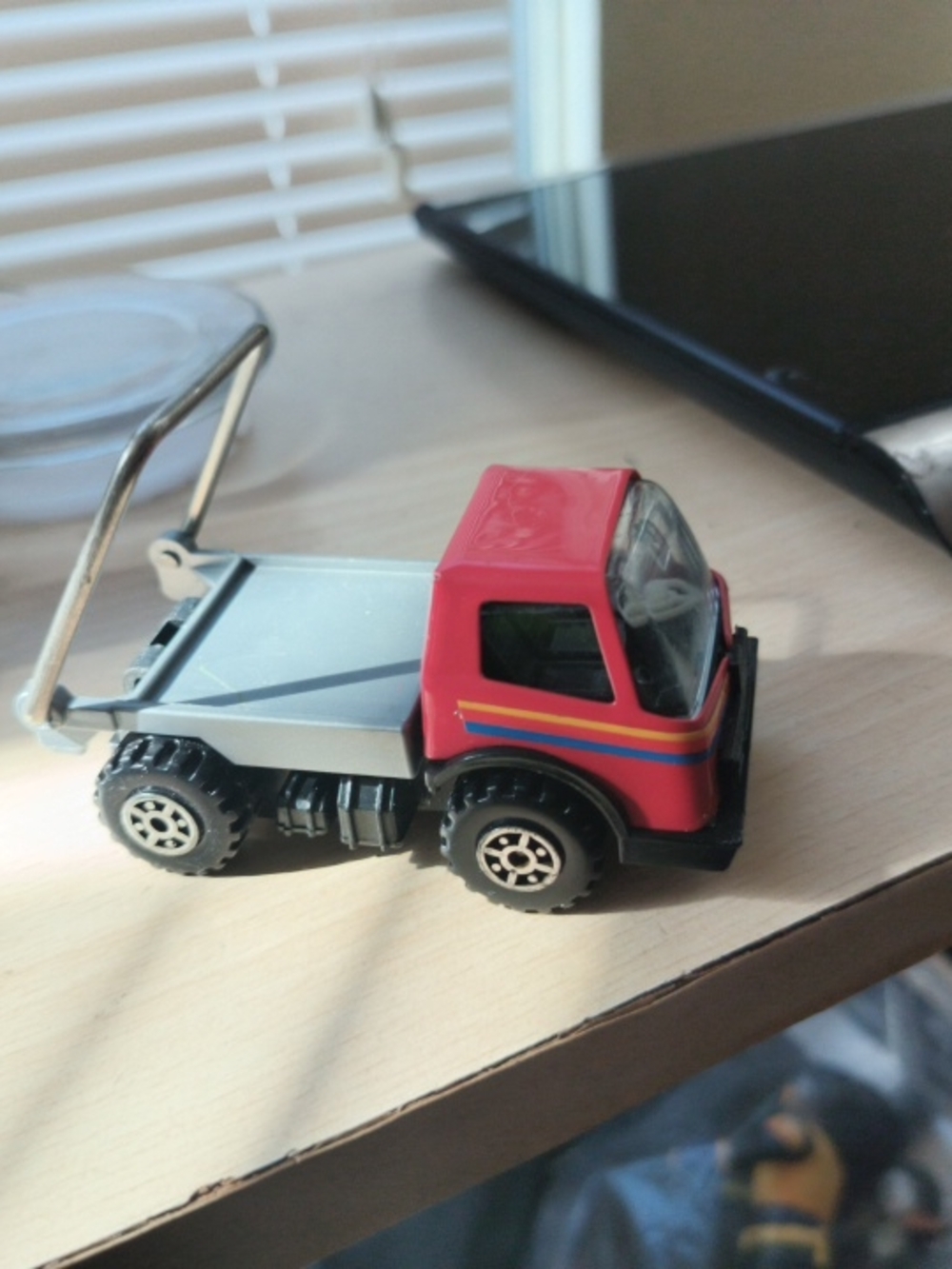 Red Kids Tow Truck Toy - Unbranded From China 3 1/2 Long Diecast